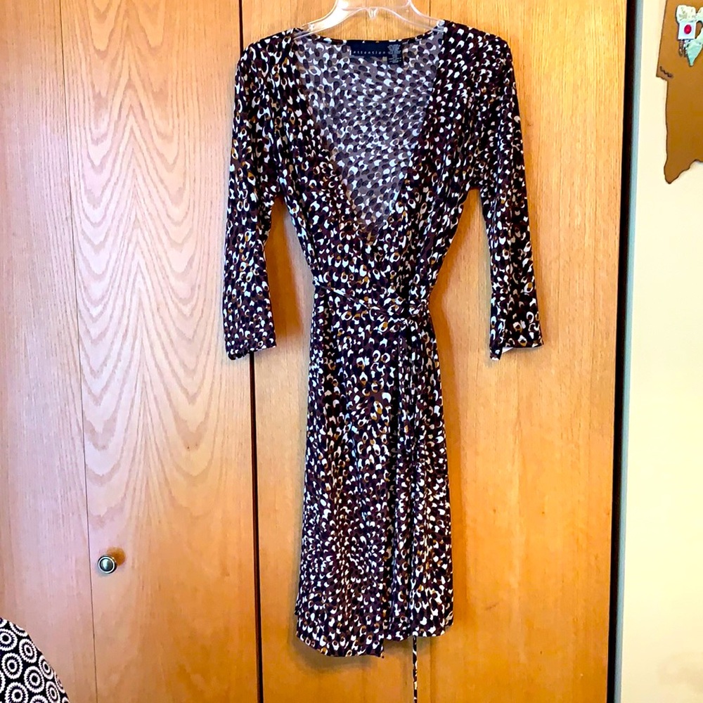 Attention SMALL stretch belted wrap Dress brown white gold black print EUC